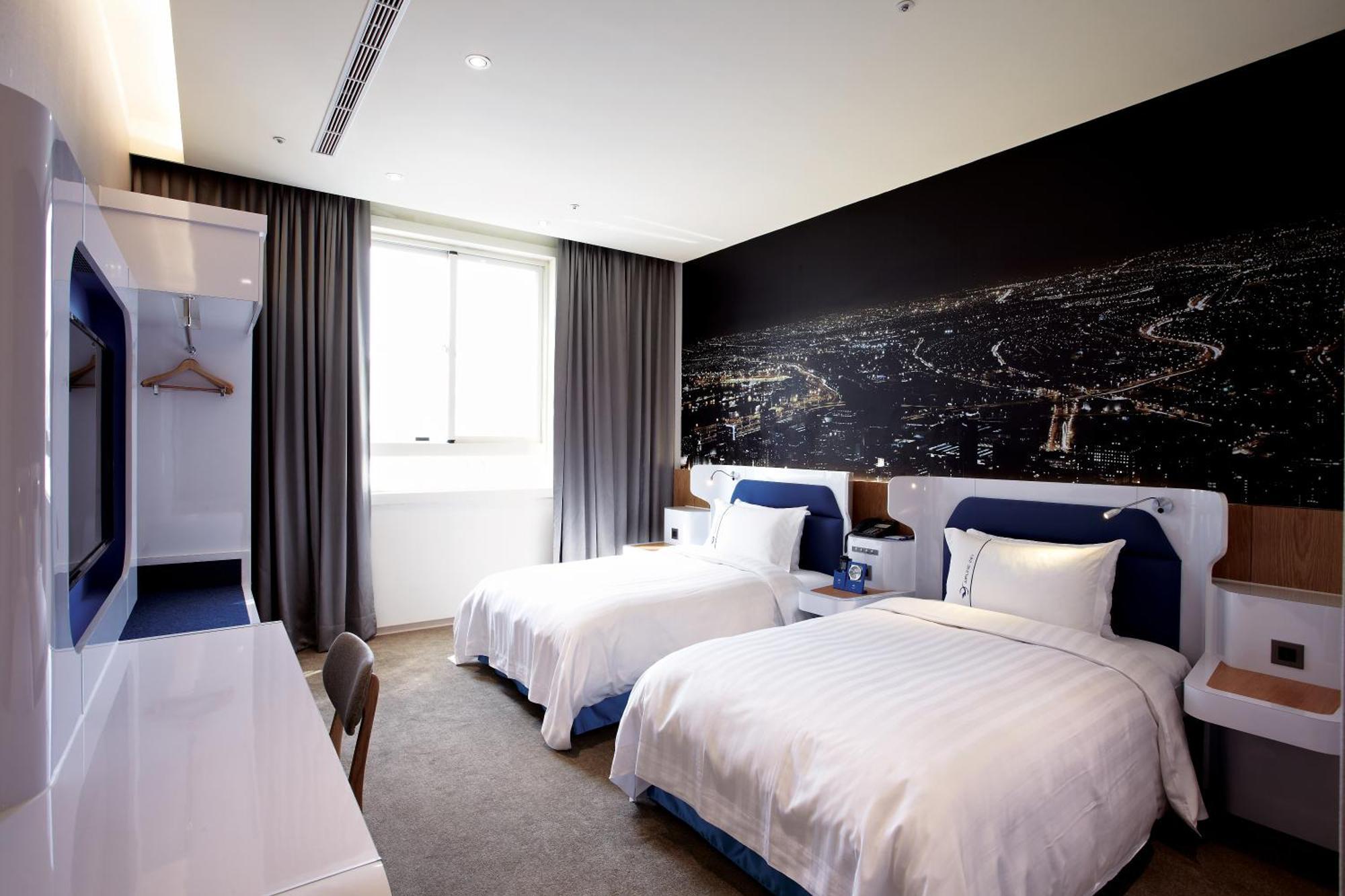 Airline Inn Green Park Way Тайчжун Номер фото