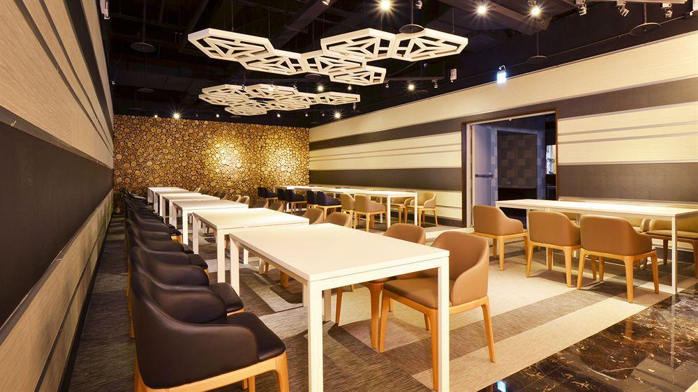 Airline Inn Green Park Way Тайчжун Екстер'єр фото
