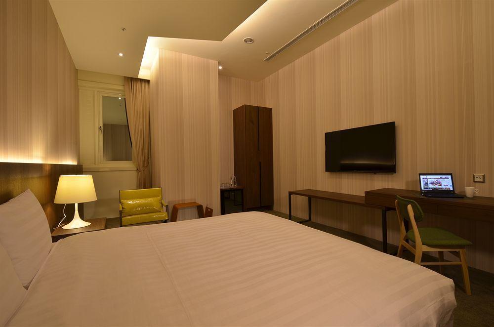 Airline Inn Green Park Way Тайчжун Екстер'єр фото