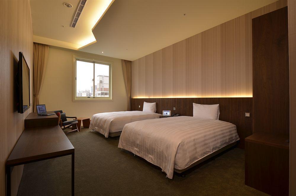 Airline Inn Green Park Way Тайчжун Екстер'єр фото
