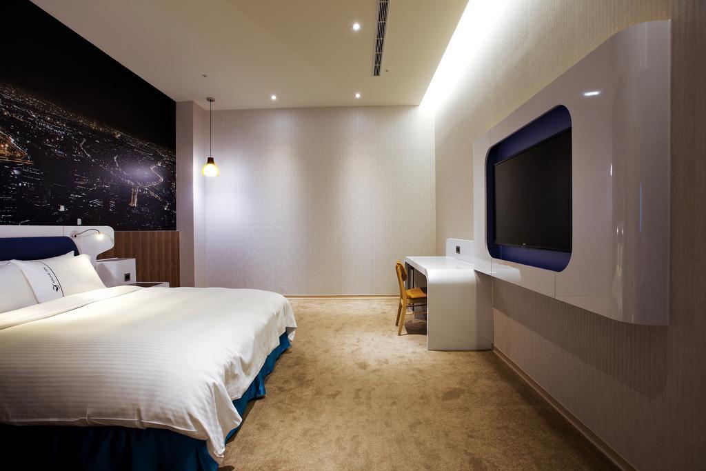 Airline Inn Green Park Way Тайчжун Екстер'єр фото