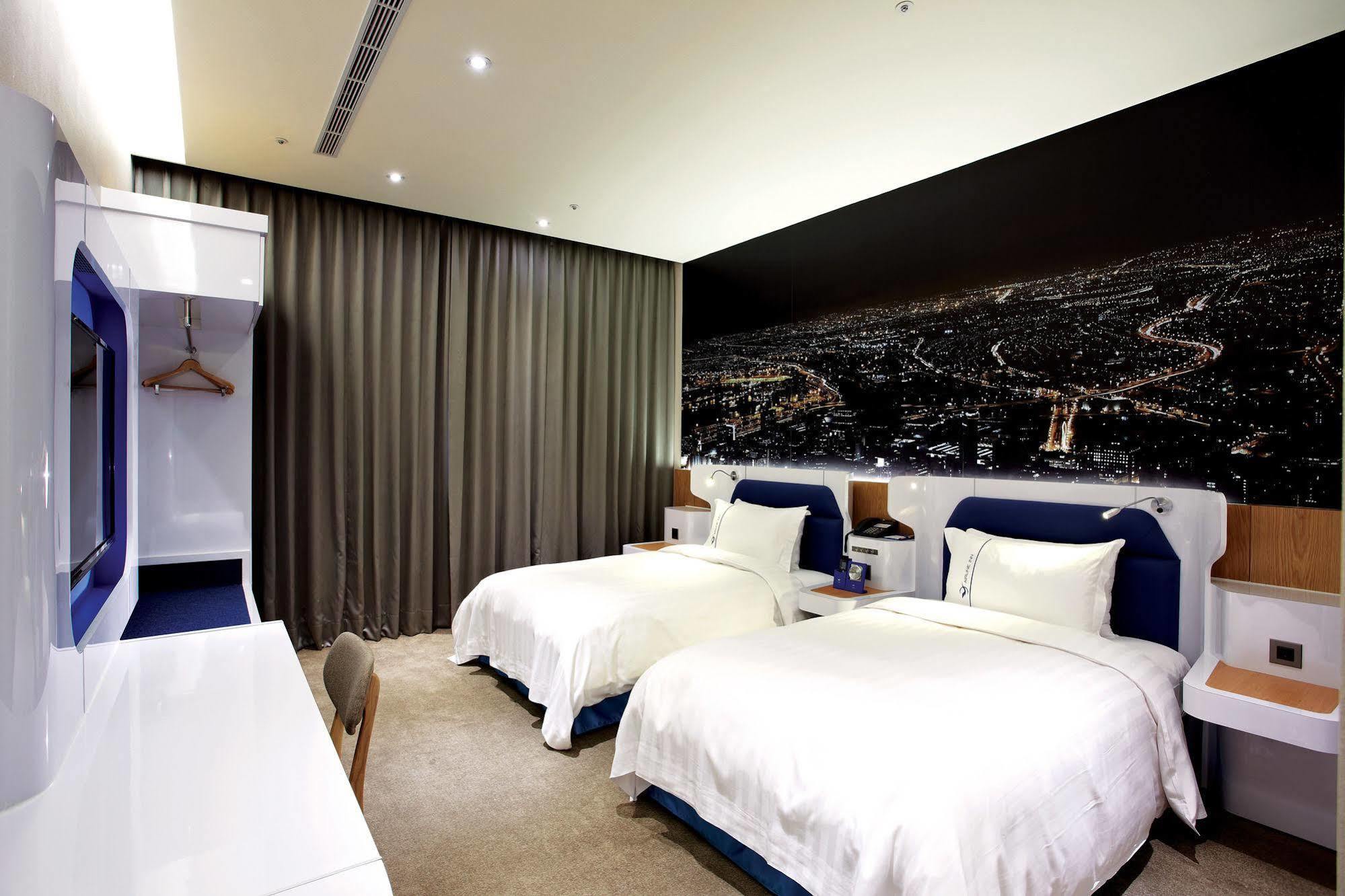 Airline Inn Green Park Way Тайчжун Екстер'єр фото