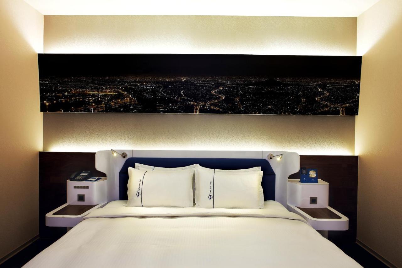 Airline Inn Green Park Way Тайчжун Екстер'єр фото